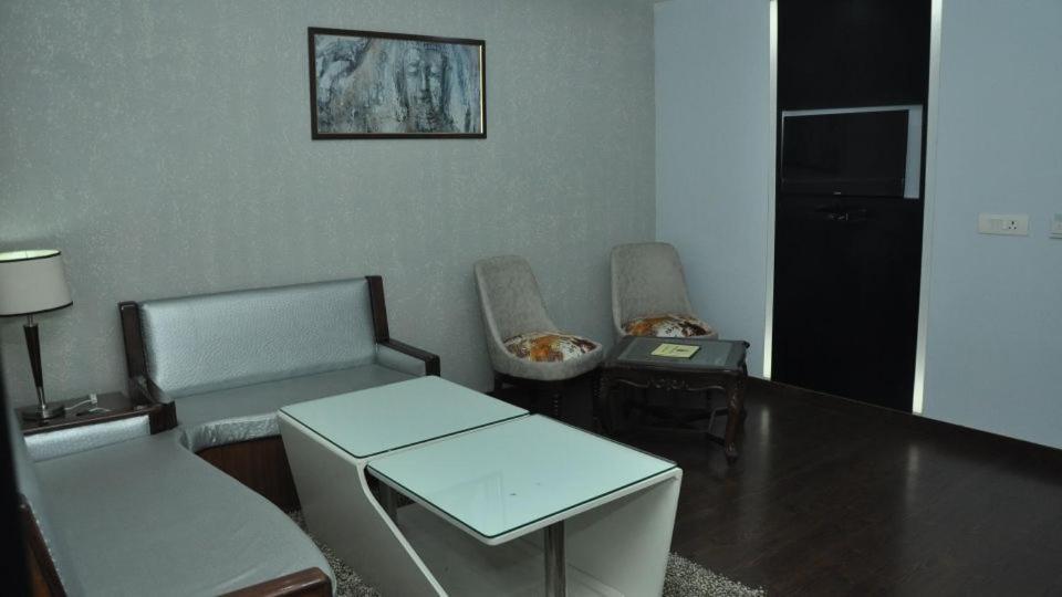 דהראדון Hotel Jsr Continental מראה חיצוני תמונה