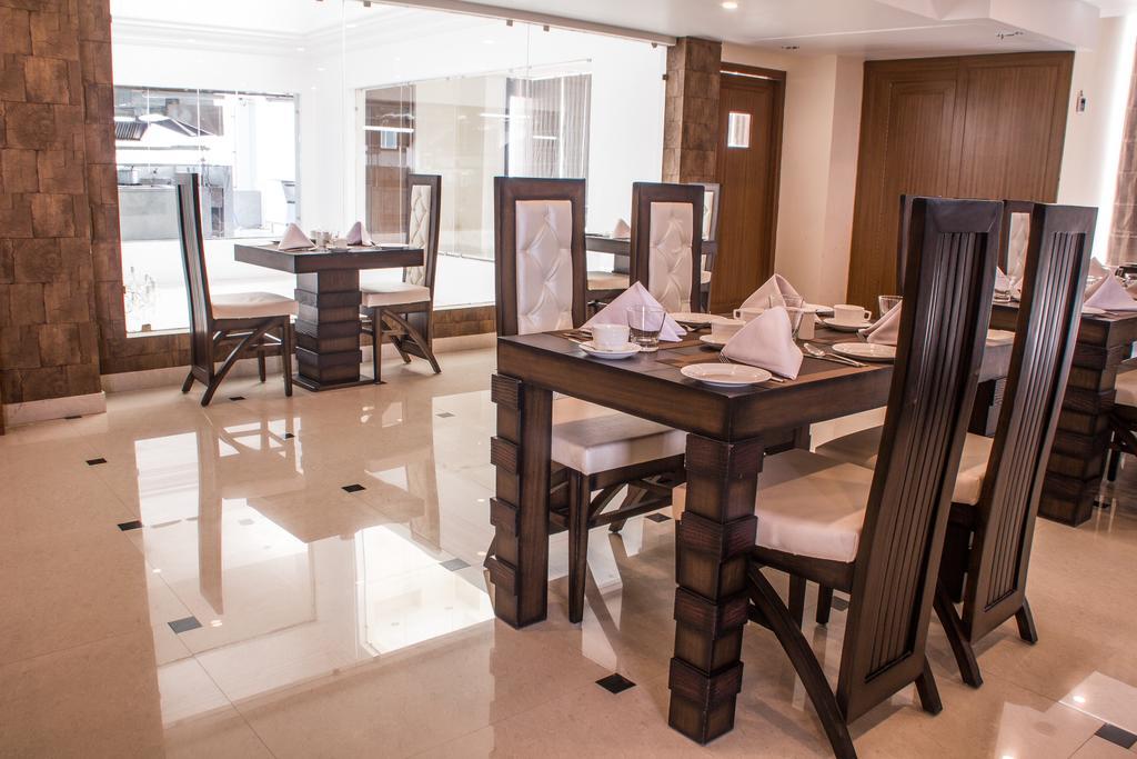 דהראדון Hotel Jsr Continental מראה חיצוני תמונה