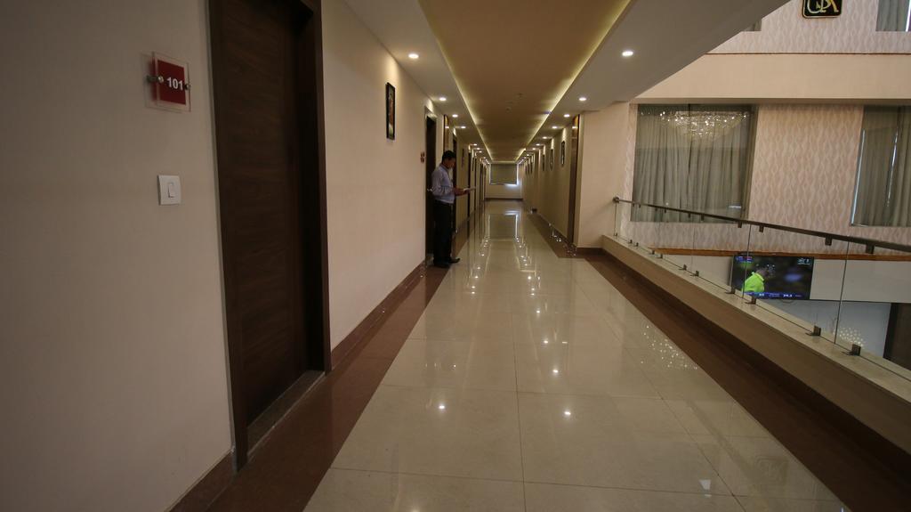 דהראדון Hotel Jsr Continental מראה חיצוני תמונה
