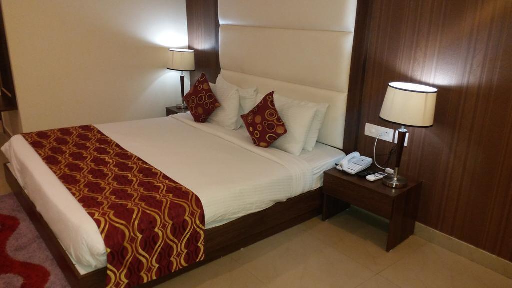 דהראדון Hotel Jsr Continental חדר תמונה