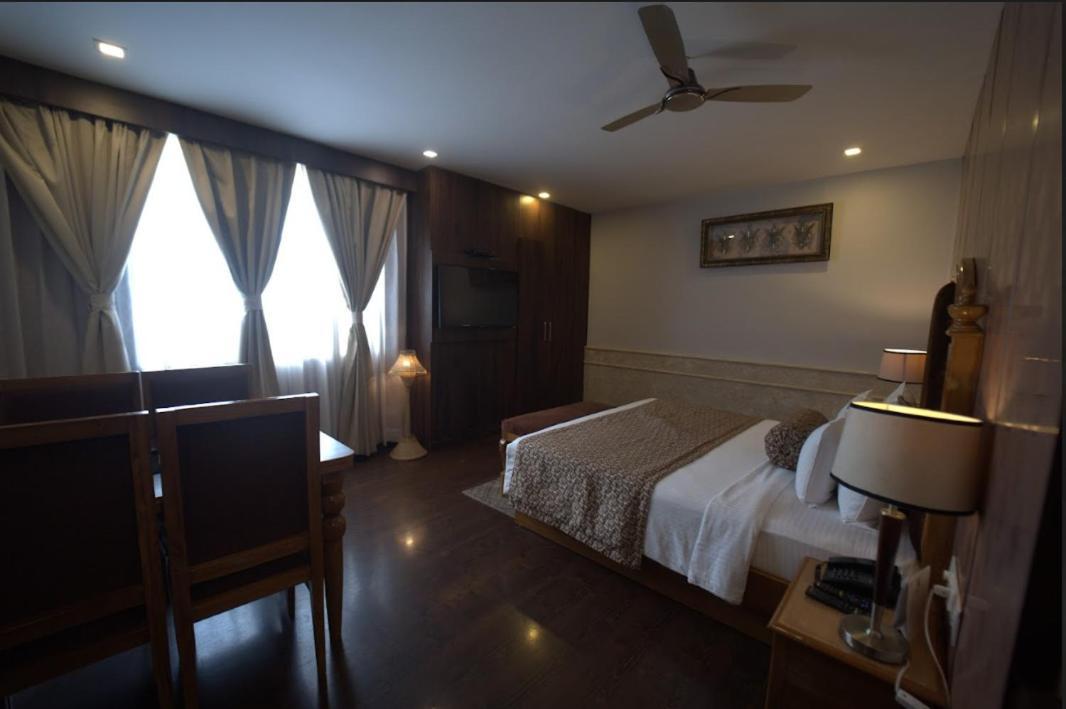 דהראדון Hotel Jsr Continental מראה חיצוני תמונה