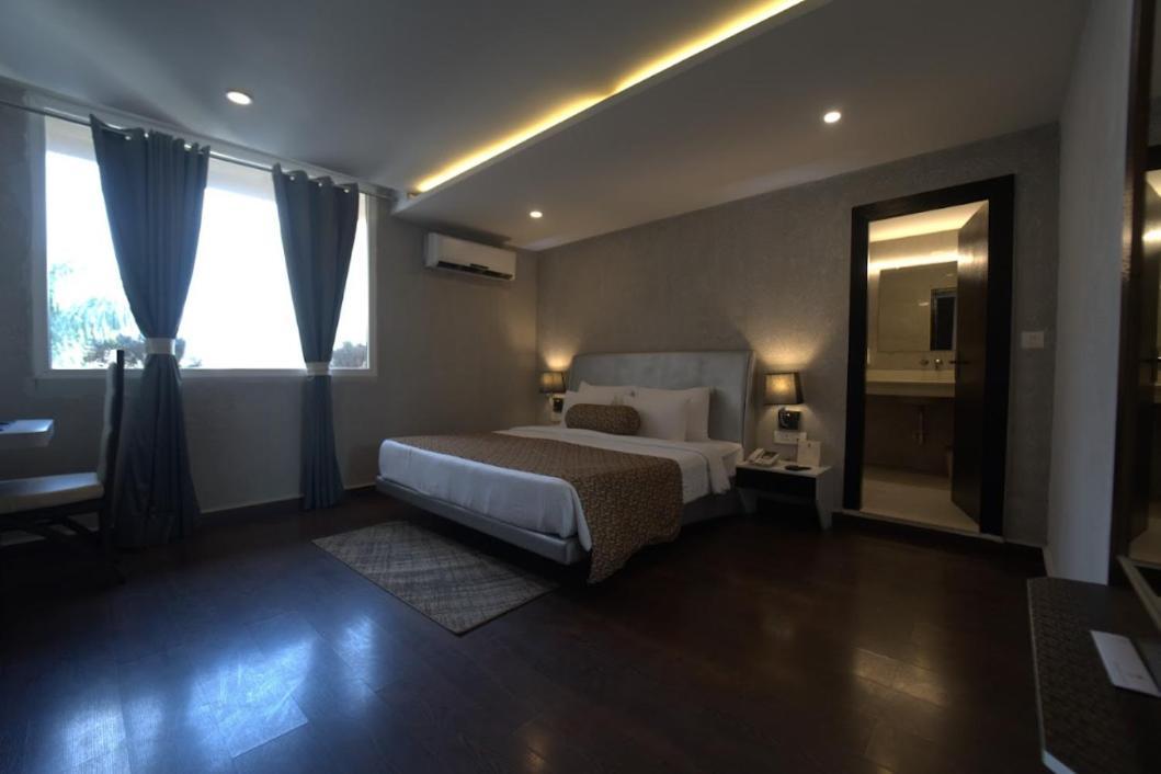 דהראדון Hotel Jsr Continental מראה חיצוני תמונה