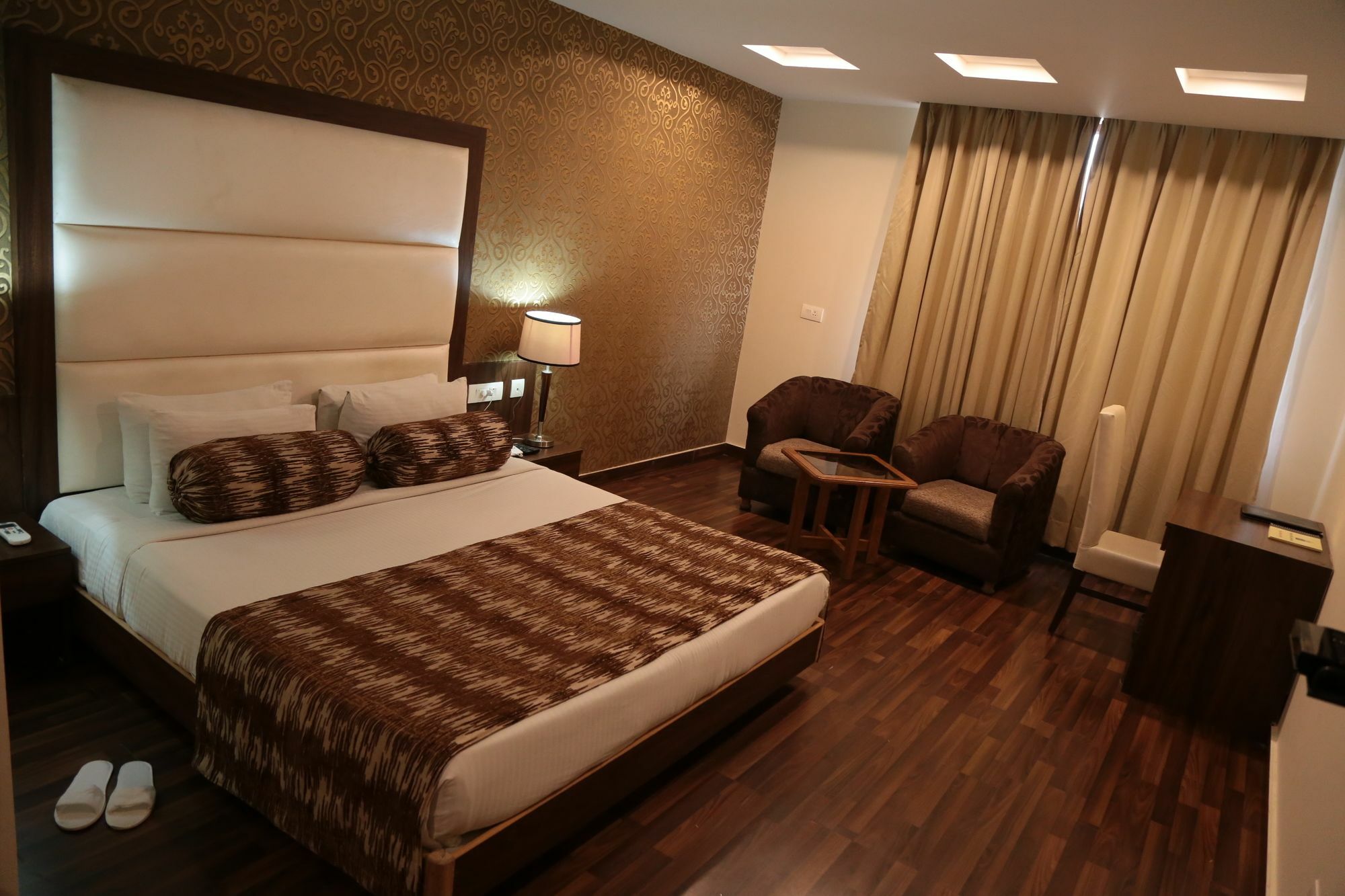דהראדון Hotel Jsr Continental מראה חיצוני תמונה