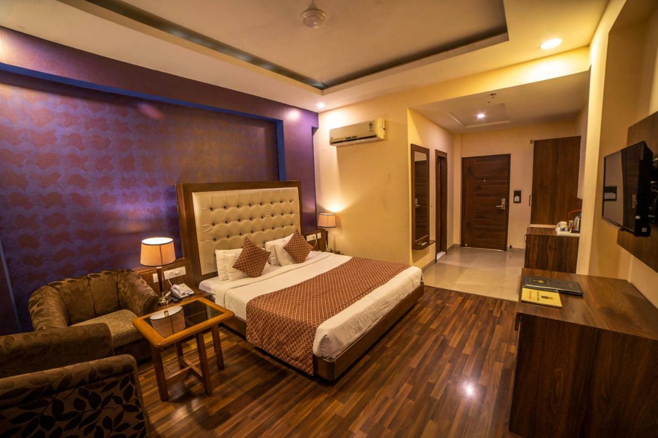 דהראדון Hotel Jsr Continental מראה חיצוני תמונה