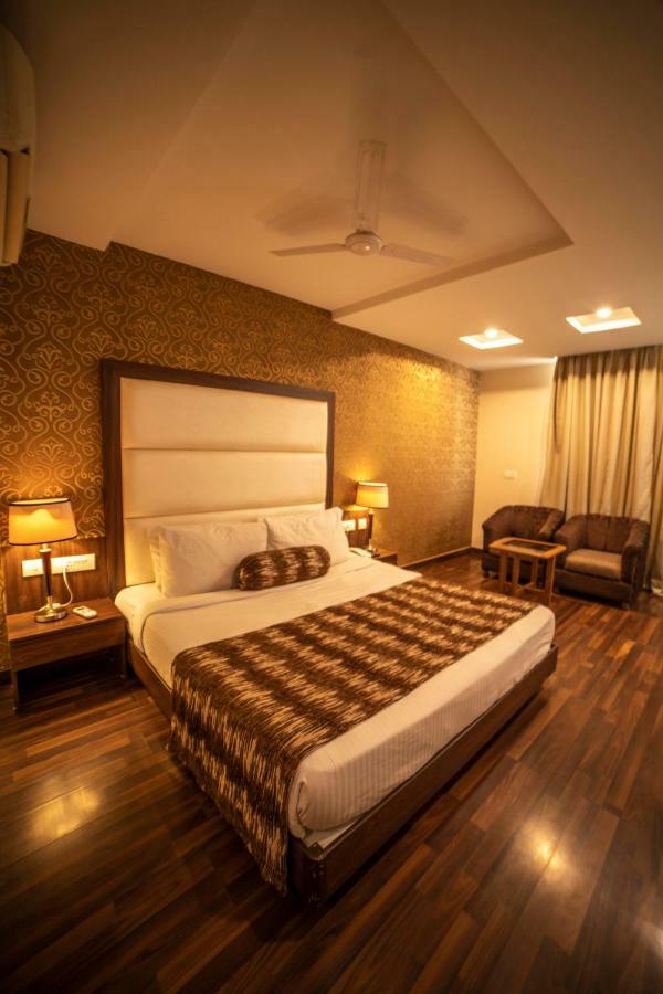 דהראדון Hotel Jsr Continental מראה חיצוני תמונה