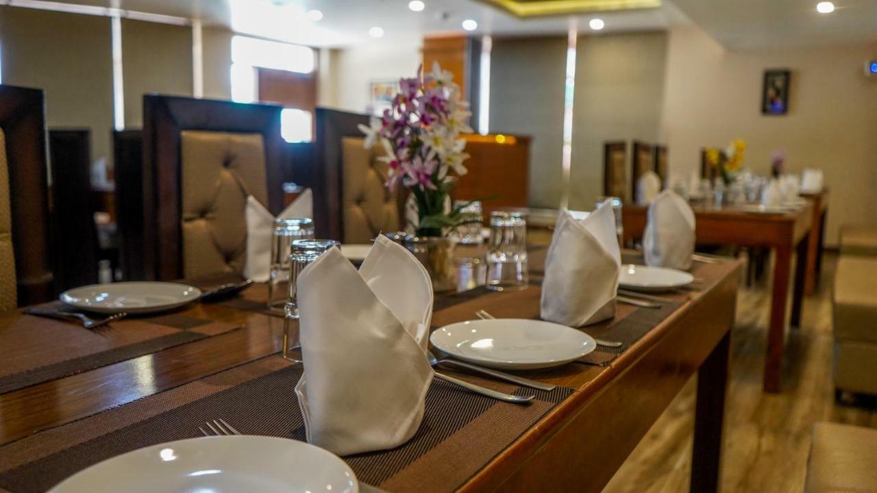 דהראדון Hotel Jsr Continental מראה חיצוני תמונה